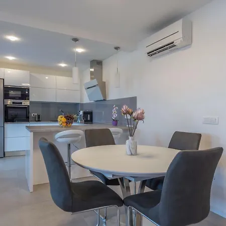 Apartment Vid - Exklusiv
